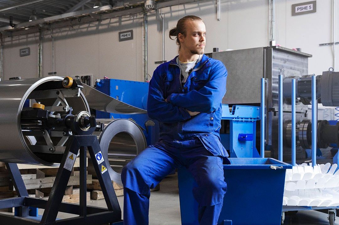 In his job on the laser cutting line, Ilari Pietilä enjoys working and making decisions independently. Outside work he would like to learn to play the guitar properly. ‘ can play a few songs, but I haven’t practised much recently’, he says. Pietilä was photographed in his work environment at Vahterus in Kalanti.